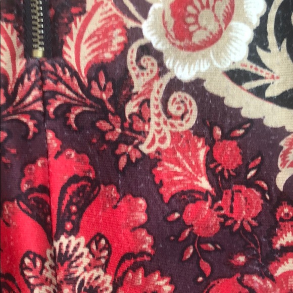 Fitted scuba dress in a gorgeous print - Picture 12 of 15